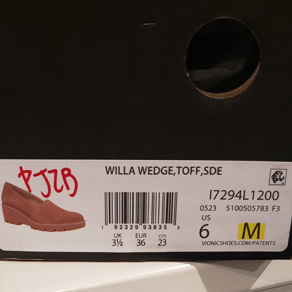 Vionic Tan and Brown Flats with Comfort and Style - Picture 7 of 7